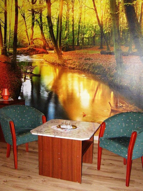 Hotel Hubert Нове-Замки Екстер'єр фото